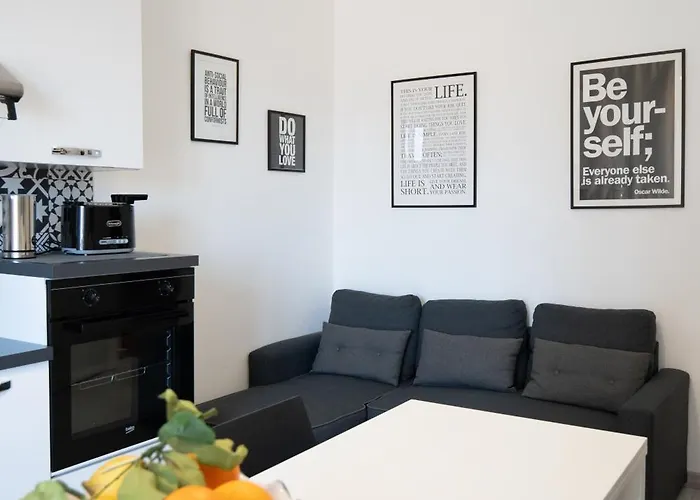 Over Time - Tourist كاتانيا