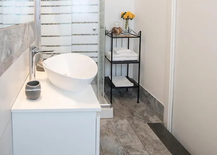 Over Time - Tourist بيت ضيافة كاتانيا