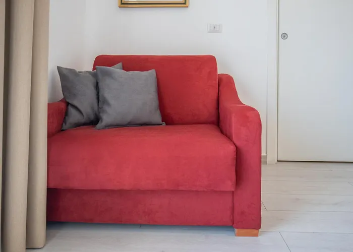 Over Time - Tourist كاتانيا