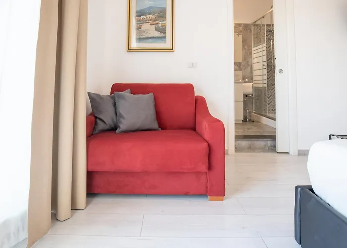 Over Time - Tourist كاتانيا